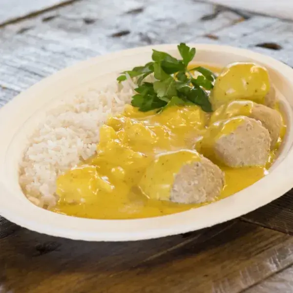 Fleischklößchen in Currysoße von Mormors Køkken